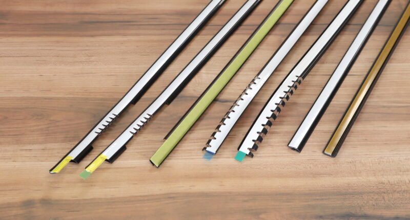 両面テープ貼り付け ガラス糸インサートウインドモール