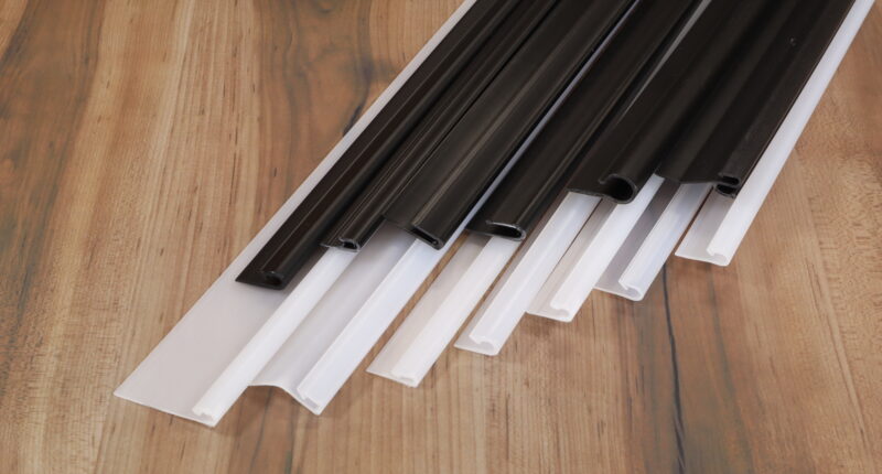 シート表皮を留める樹脂フック