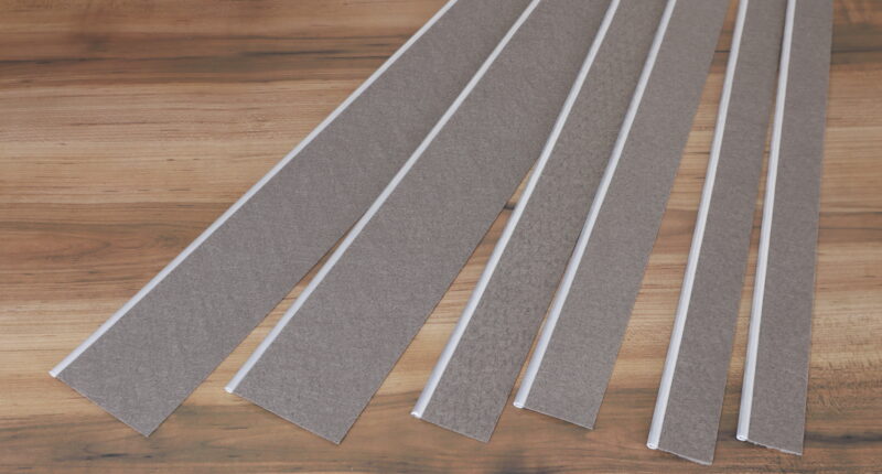 シート表皮にアクセントをつける 不織布サスペンダー